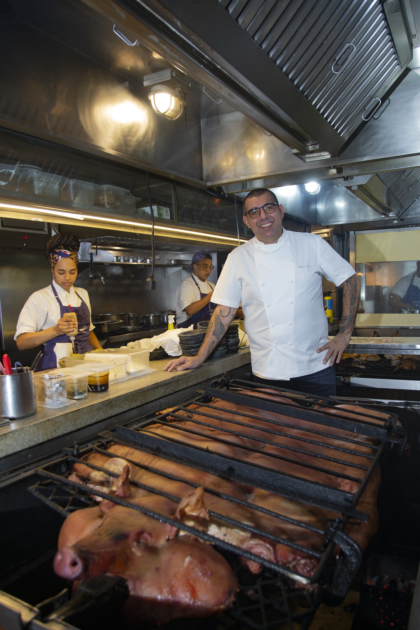 Chef Jefferson Rueda and owner of Casa do Porco – Photo: Edilson Dantas / O Globo