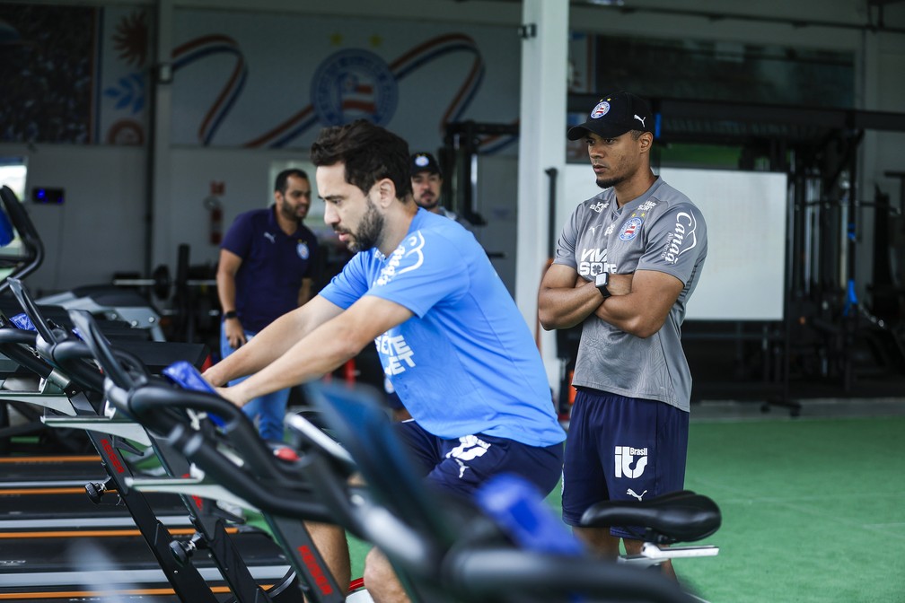 Everton Ribeiro em atividades no CT do Bahia — Foto: Rafael Rodrigues/Bahia