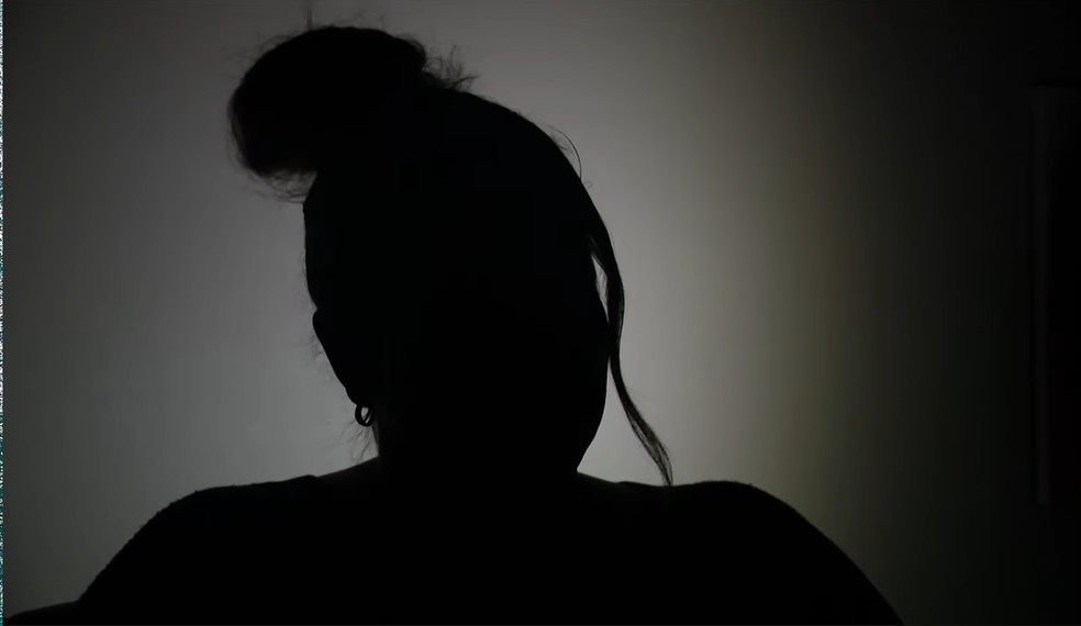 Surgeon Hassan-James Abbas' girlfriend accuses him of inserting abortifacient drugs into her mouth while she slept — Photo: Reproduction / YouTube