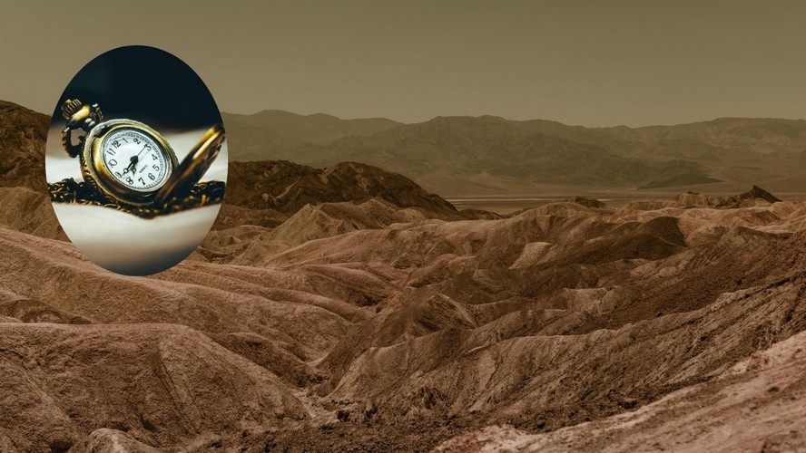 Montagem ilustrativa de Marte ao lado de um relógio