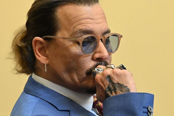 Juíza pede que jurados evitem ler notícias e discutir caso de Depp X Heard