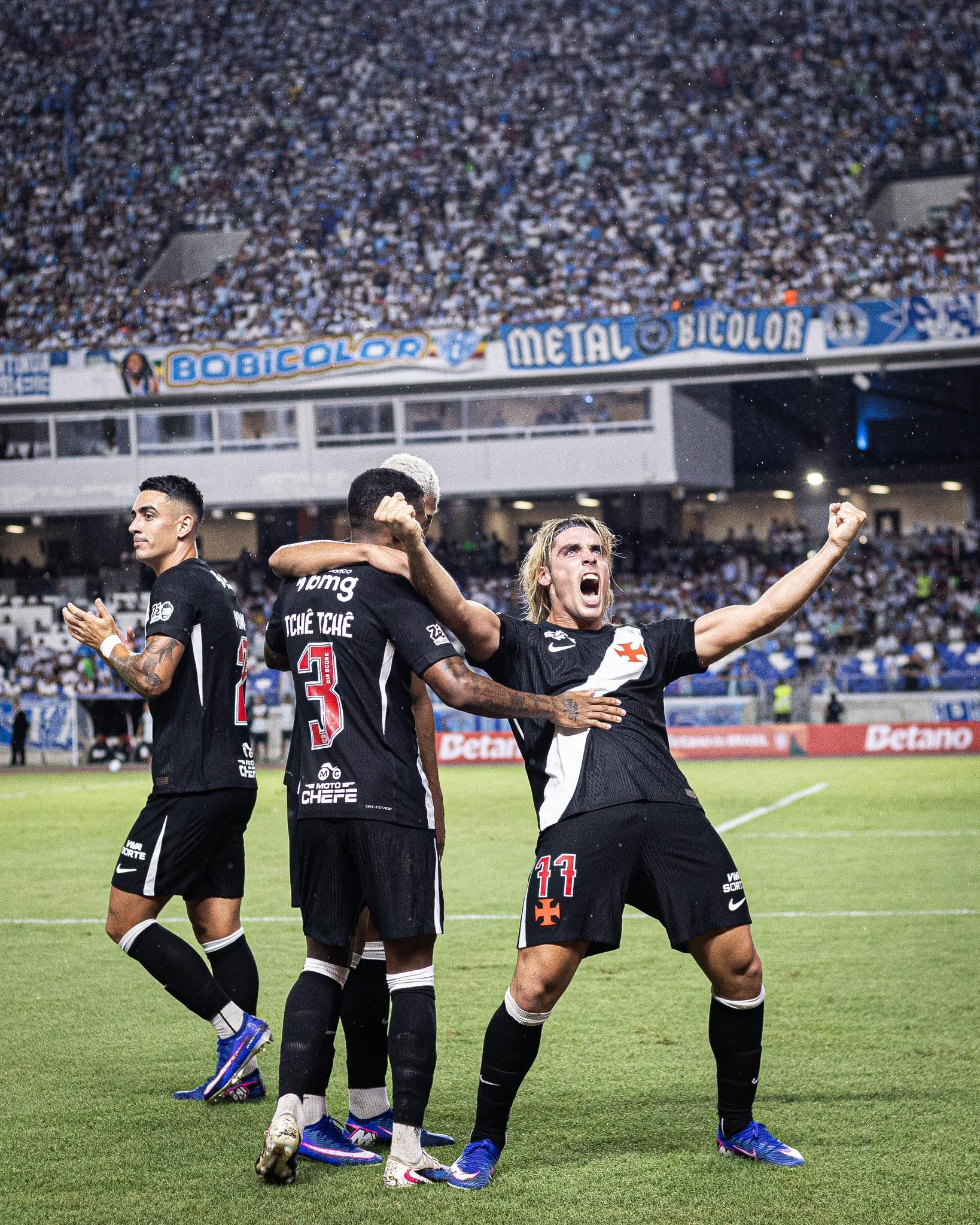 Com dois gols de Spinelli no segundo tempo, Vasco sai na frente do Paysandu pela 5ª fase da Copa do Brasil