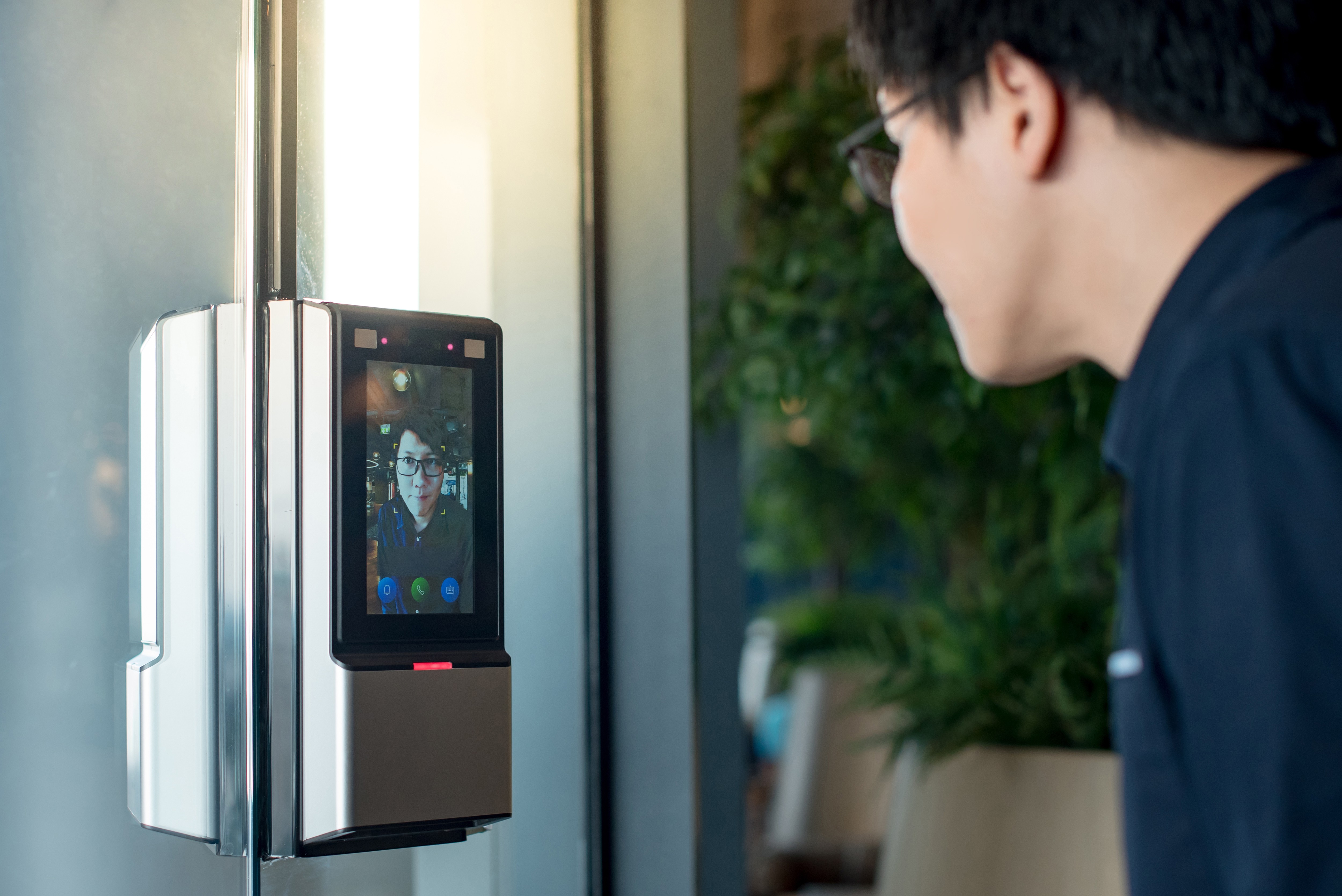 A biometria facial nos portos e  aeroportos vem aí, mas...