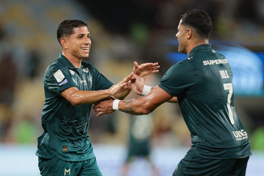 Em noite inspirada, Savarino faz três gols, e Fluminense goleia o ...