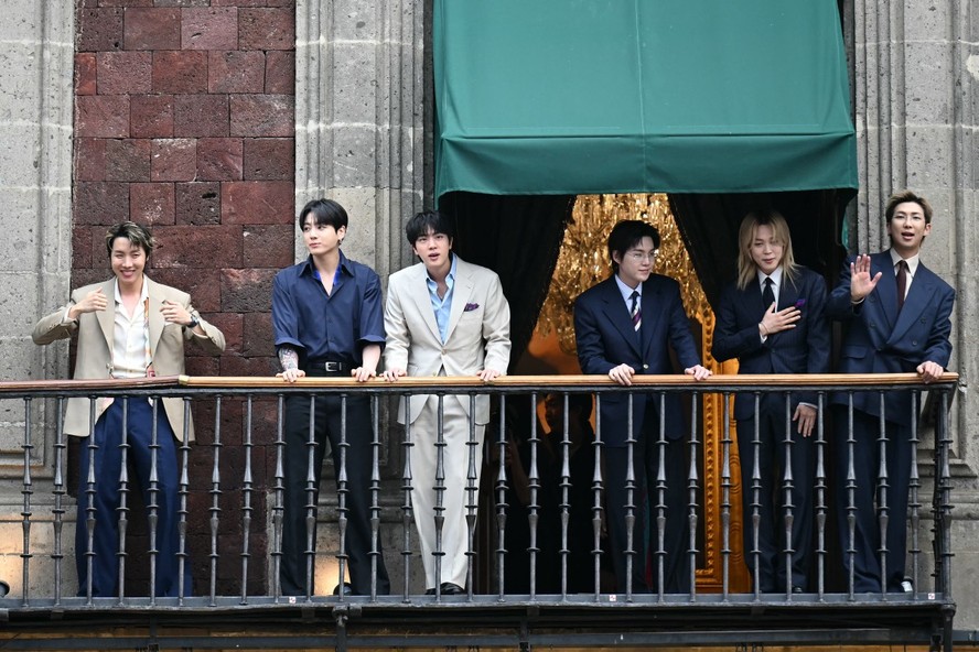 Como o BTS transformou seus looks em símbolo de estilo e influência na moda