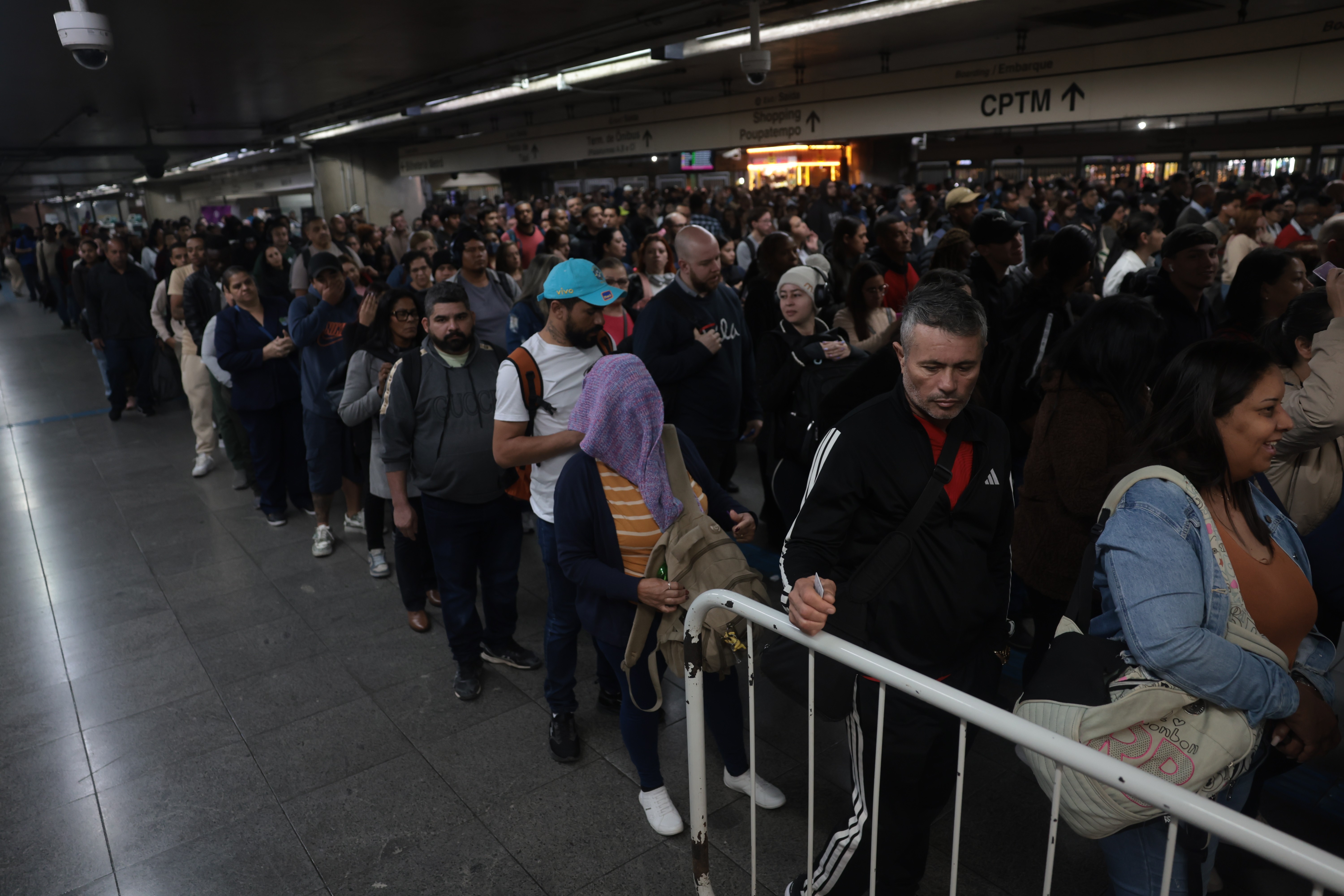 Greve dos ferroviários em SP paralisa parcialmente linhas 11, 12 e totalmente a linha 13 da CPTM nesta terça-feira