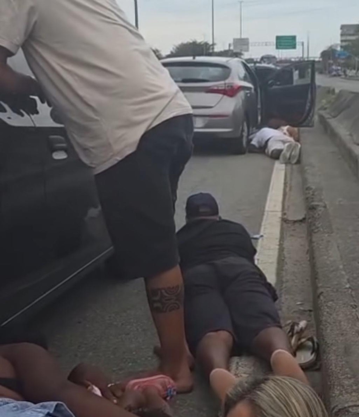 Tiros, correria e reforço da Força Nacional: confronto fecha a Avenida Brasil e aterroriza motoristas