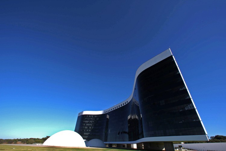 Lei Antifacção não vai barrar votos de presos provisórios em 2026, decide TSE