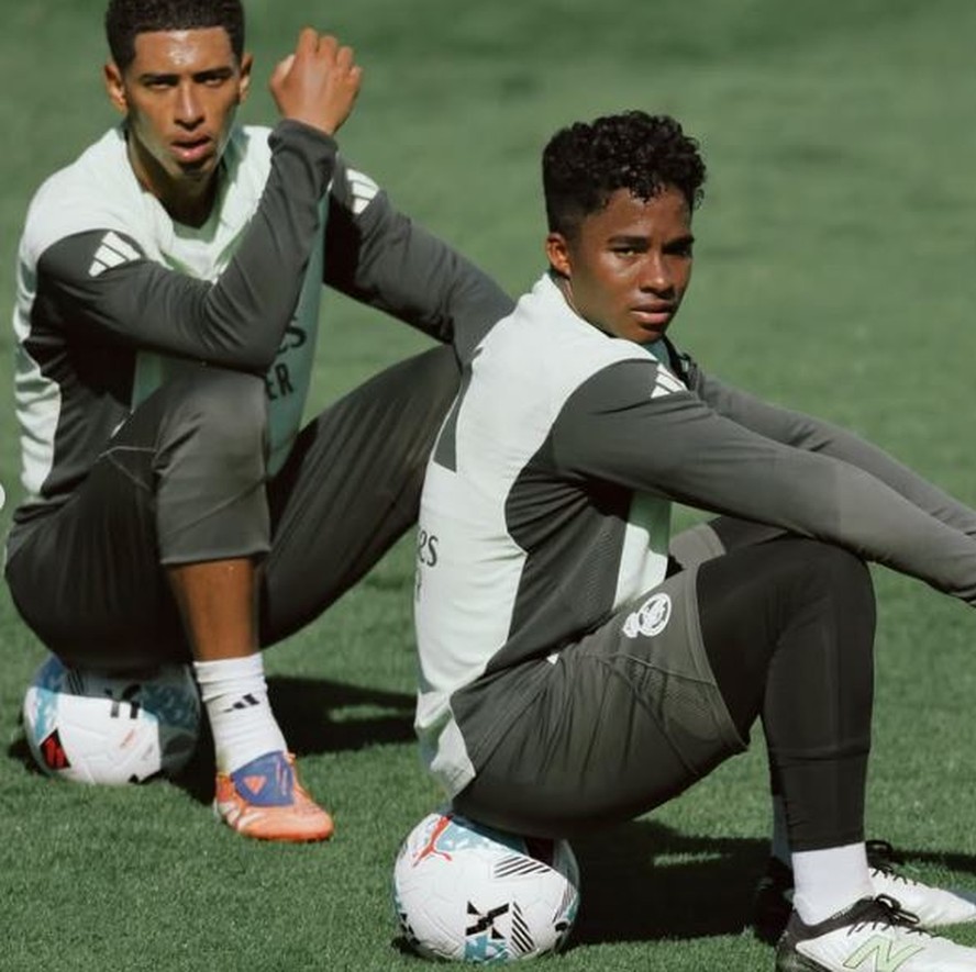 Endrick ao lado de Jude Bellingham no treino do Real Madrid: brasileiro ainda n&atilde;o jogou nesta temporada