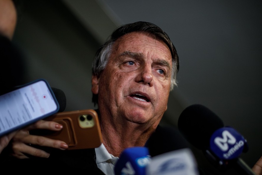 Às vésperas de denúncia da PGR, Bolsonaro se reúne com senadores da oposição para traçar estratégias sobre anistia