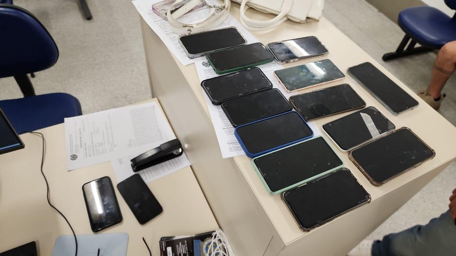 Mulher é presa com 17 celulares roubados na saída do Maracanã