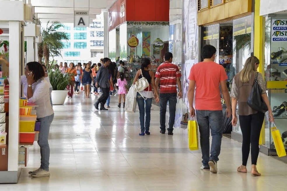Consumo das famílias teve crescimento tímido de 0,2% no primeiro trimestre — Foto: Agência O Globo