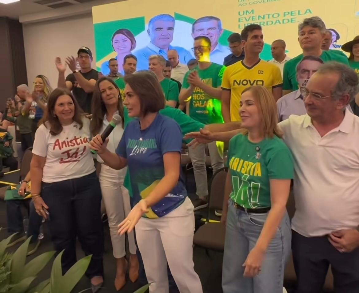 Flávio Bolsonaro vai à prisão pedir que Jair ‘segure’ Michelle