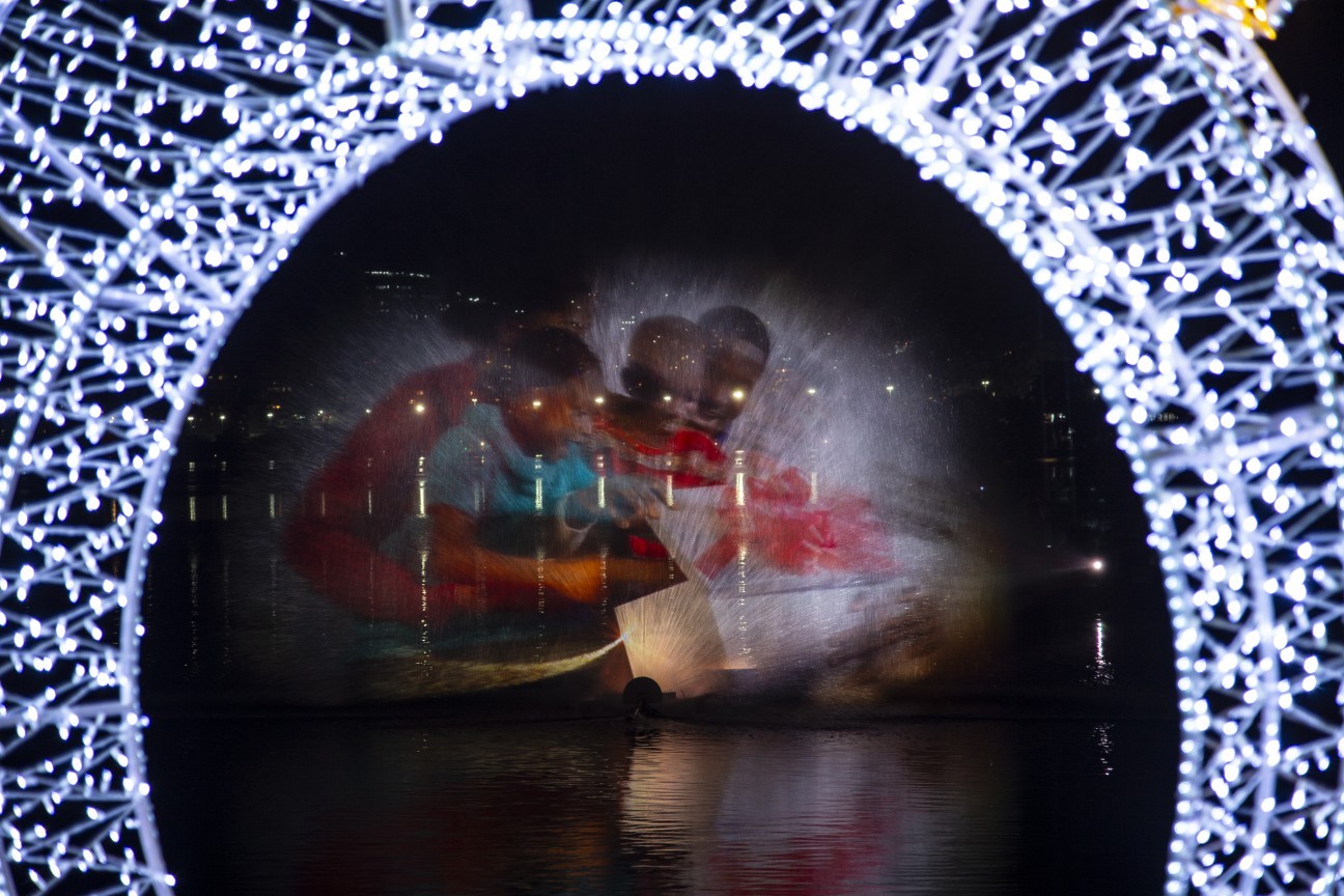 The performances on the water mirror are part of the Christmas program at Lagoa - Photo: Alexandre Cassiano