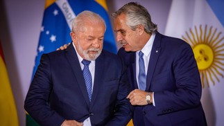 Lula e o presidente da Argentina, Alberto Fernández — Foto: Brenno Carvalho