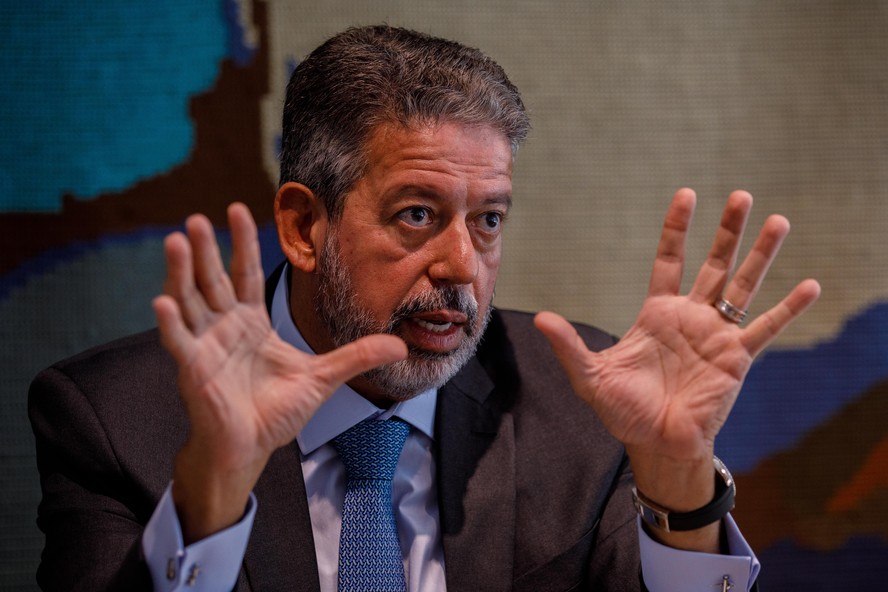 Dinheiro 'esquecido': PF não sabe o que fazer com fortuna apreendida com  aliado de Lira