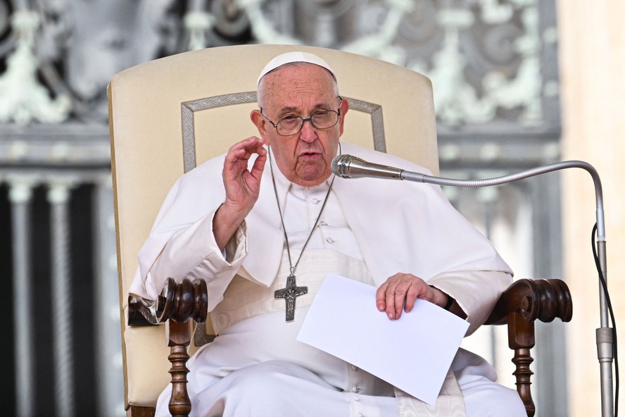 Vaticano confirma: Papa Francisco está hospitalizado com uma