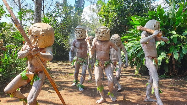 Quem são os Homens da Lama? Conheça a tradição que intriga o mundo em Papua-Nova Guiné