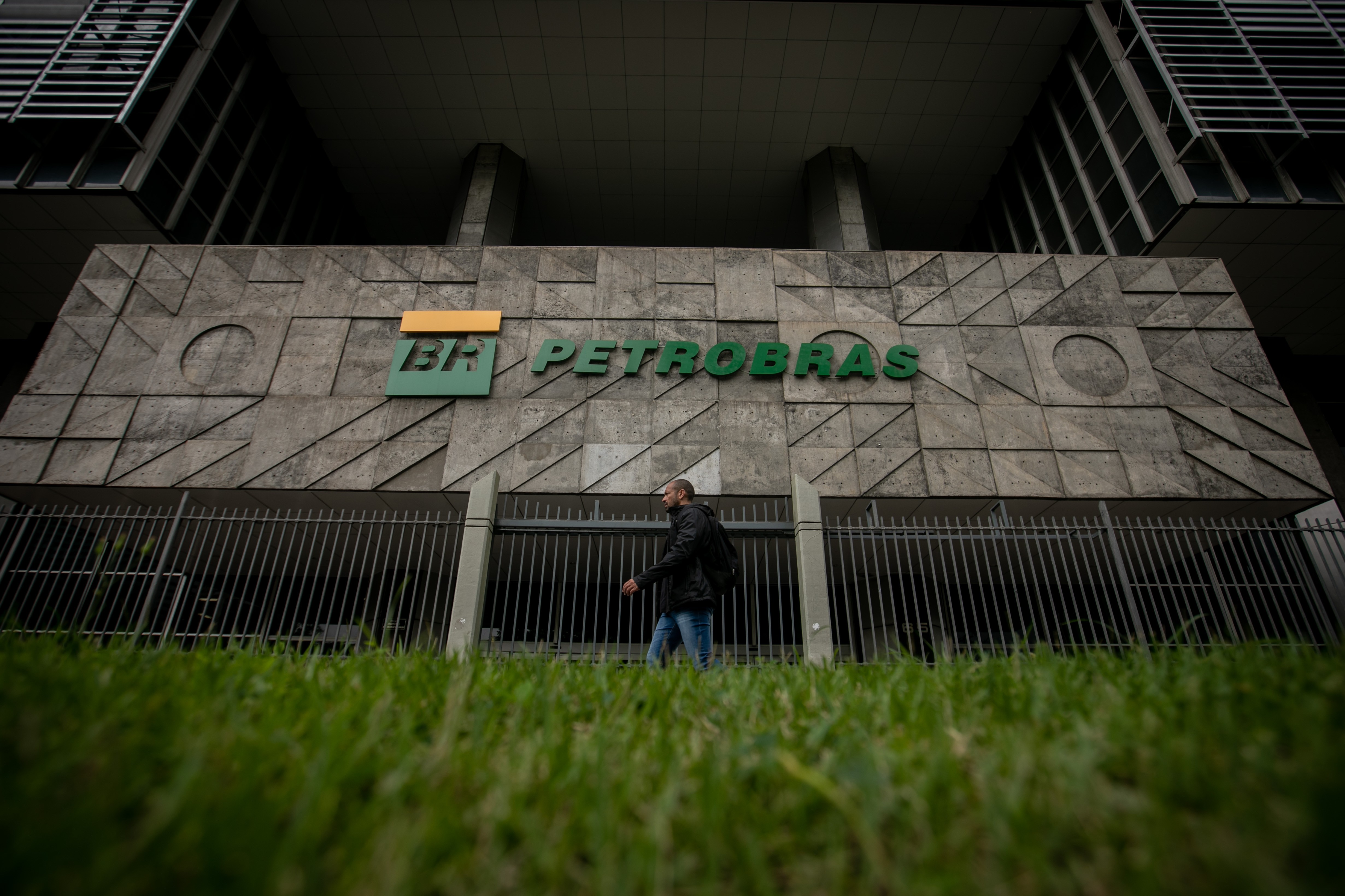 Petrobras registra alta de 200% em lucro líquido em 2025