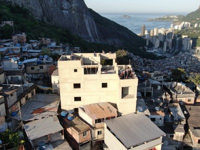 Mansão do tráfico, de R$ 2,5 milhões, é derrubada na Rocinha