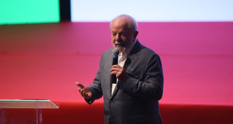 O presidente Luiz Inácio Lula da Silva discursa em evento do PAC — Foto: Hermes de Paula/Agência O GLOBO