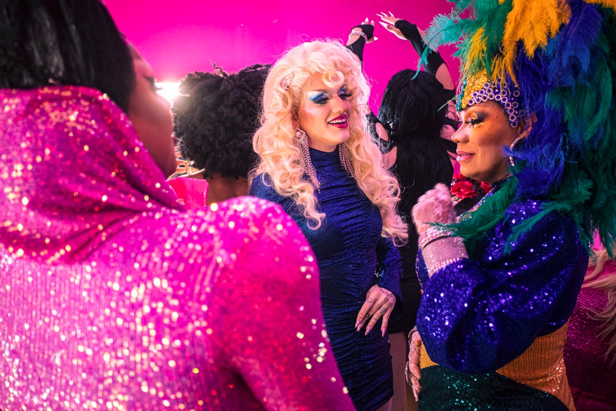 Arte drag ocupa diferentes palcos da cidade e ganha força com a estreia