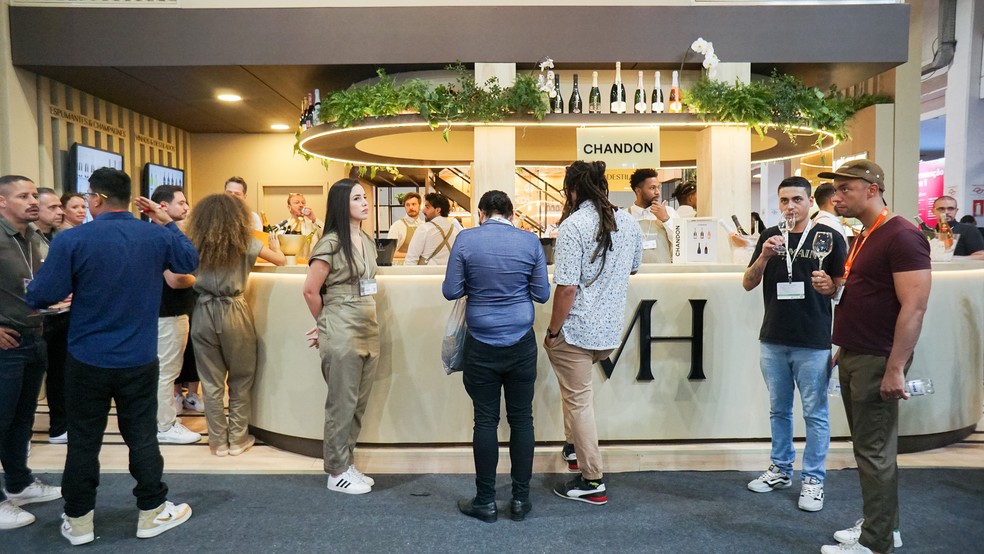 Visitantes em estande da Prowine São Paulo — Foto: Divulgação Prowine