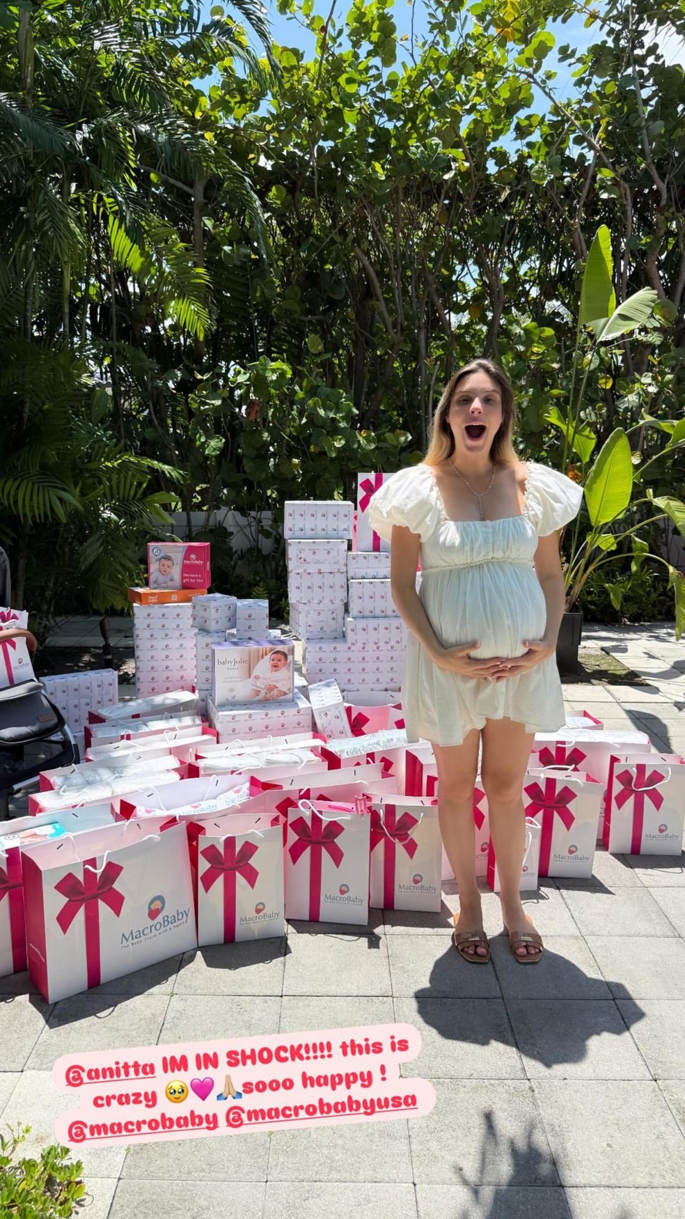 Lele Pons recebe enxoval de luxo de Anitta em surpresa com produtos da MacroBaby — Foto: Divulgação