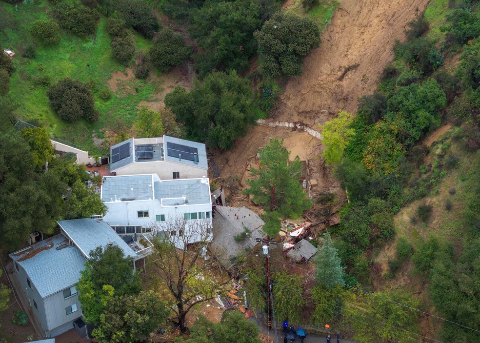 Áreas residenciais nobres da Califórnia foram afetadas pelas tempestades na Califórnia — Foto: David McNew/AFP