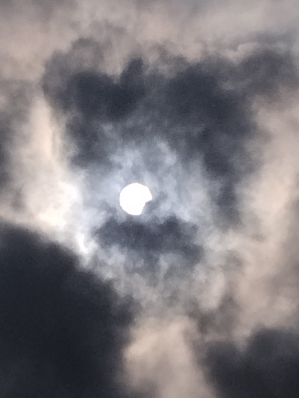 Eclipse em Campinas (SP) — Foto: Reprodução/Redes Sociais
