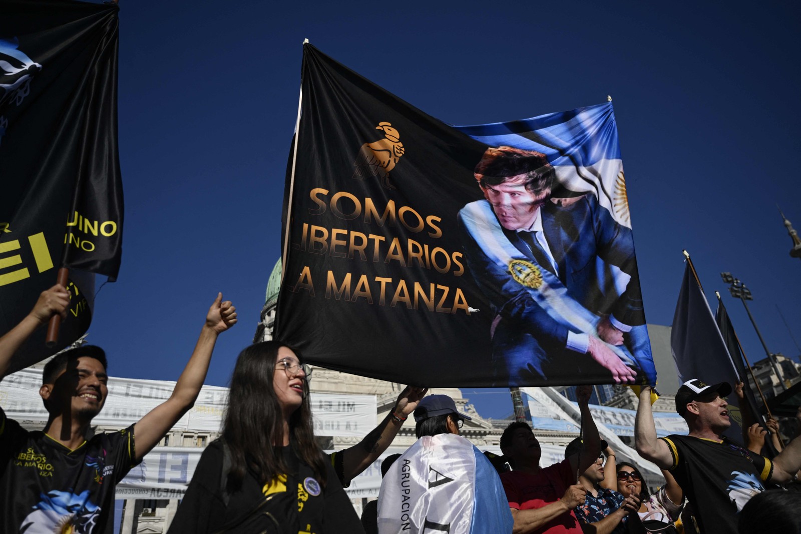 Milei presidente: Ultraliberal assume poder na Argentina; saiba como