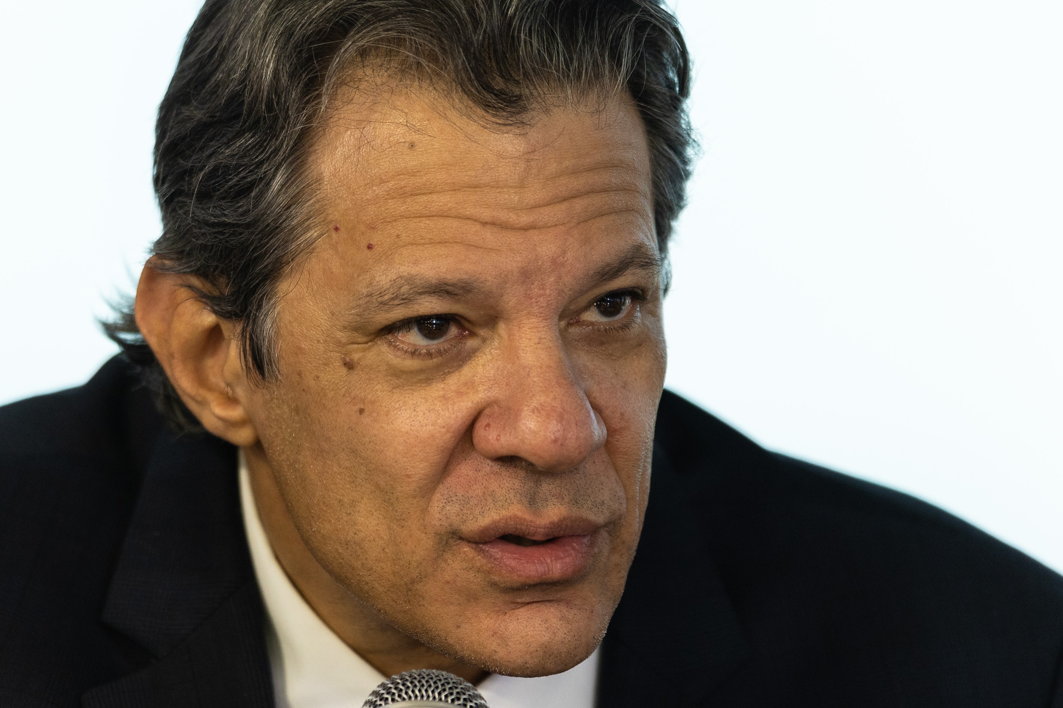 SP: Após tarifaço, Haddad ultrapassa Eduardo Bolsonaro em pesquisa e levanta temor na direita