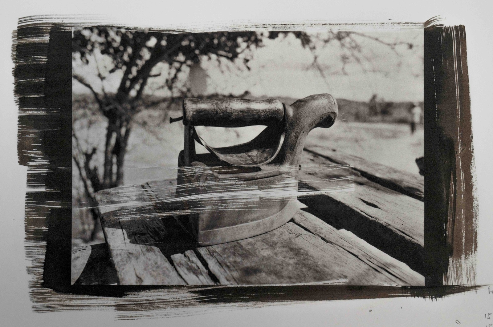 Ferro de passar antigo, impresso em platina  — Foto: Divulgação