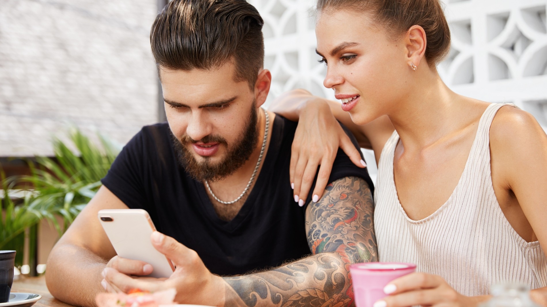 From Match to Collab: How the 'Tinder' of Adult Content Creators Works - O GLOBO - O GLOBO
