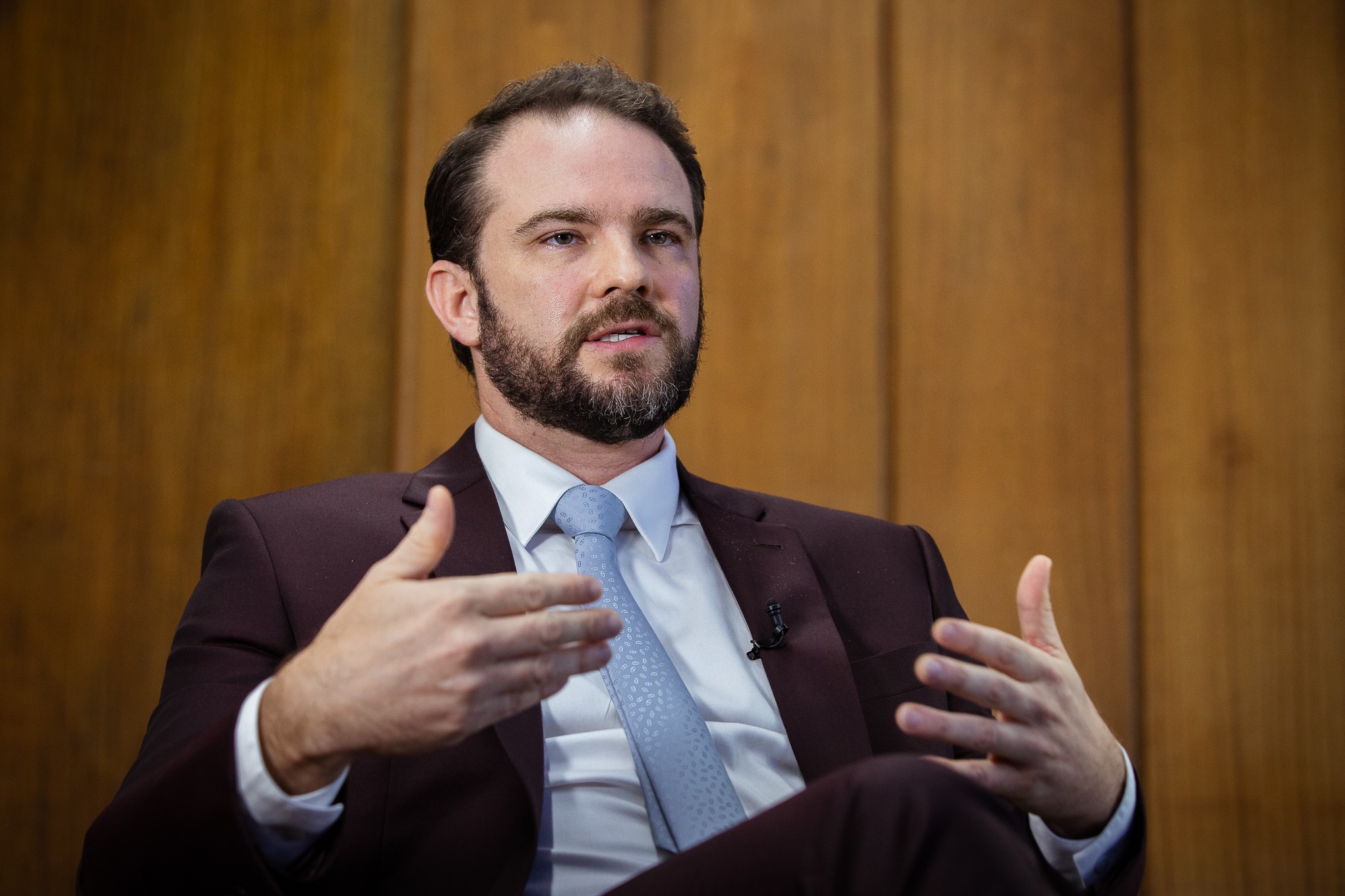 ‘Não é governo que gasta, é a guerra no Irã que traz aumento de preço no país’, diz ministro da Fazenda - QTU Questões do Universo