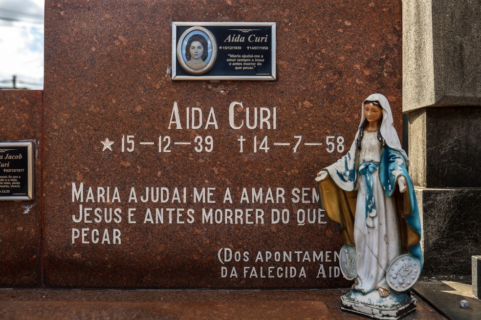 Caso notório. Os restos mortais de Aída Curi estão no Cemitério do Caju: o assassinato da jovem, em 1958, aos 18 anos, ganhou os jornais — Foto: Gabriel de Paiva