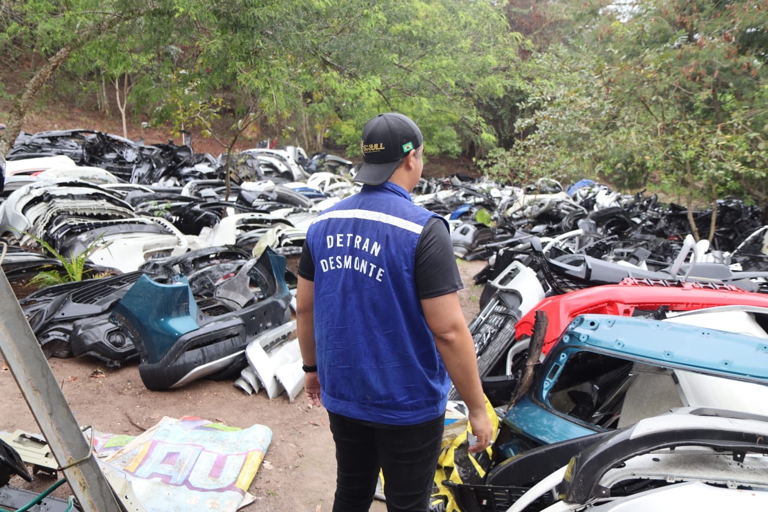 Ferros-velhos são interditados por comércio de peças irregulares em Saquarema - Foto