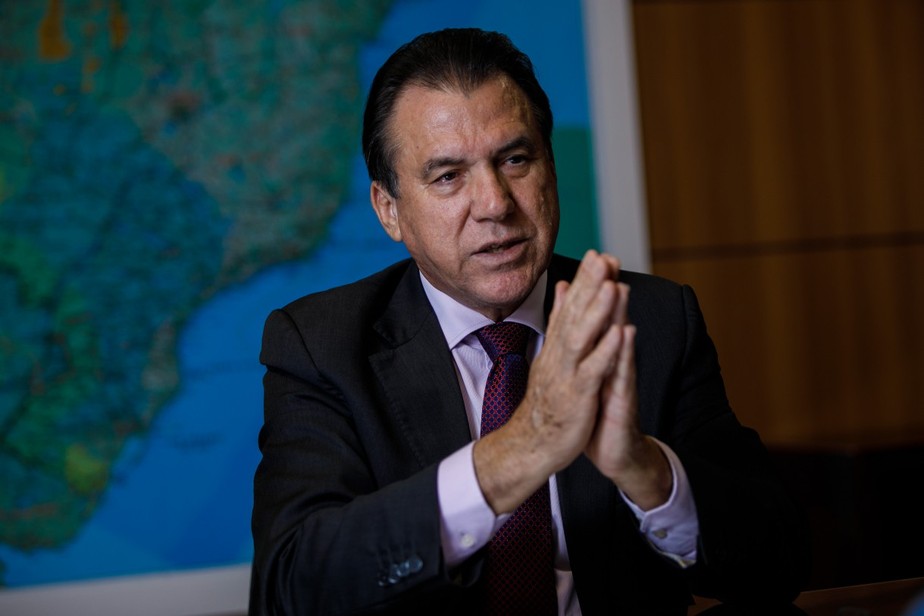 Ministro do Trabalho defende fim da jornada 6x1 e diz que governo 'tem  simpatia' pela proposta