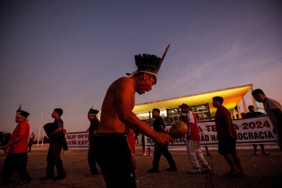 Indígenas realizam ato em frente ao Supremo Tribunal Federal