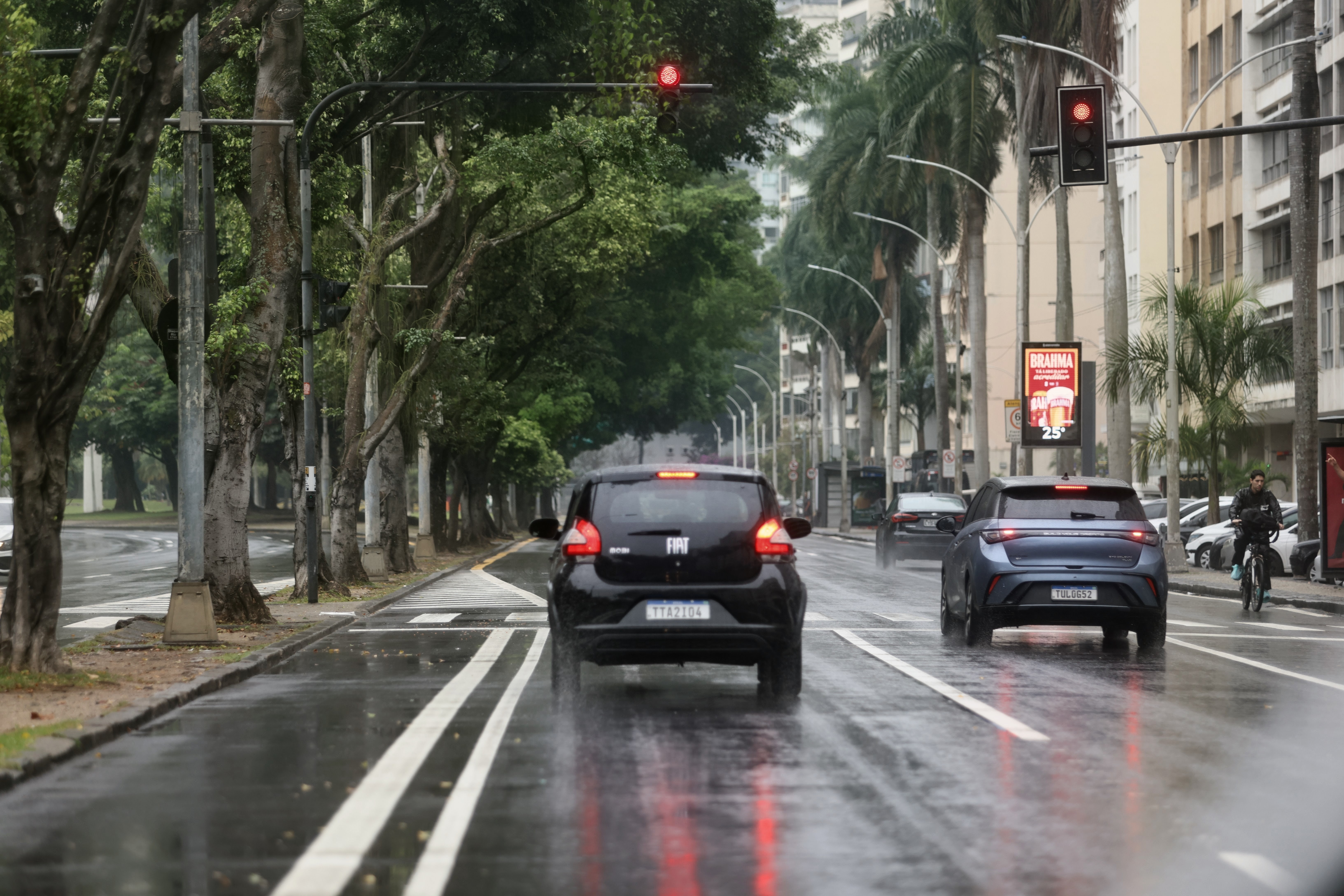 Prepare o guarda-chuva: frente fria traz chuva com rajadas p