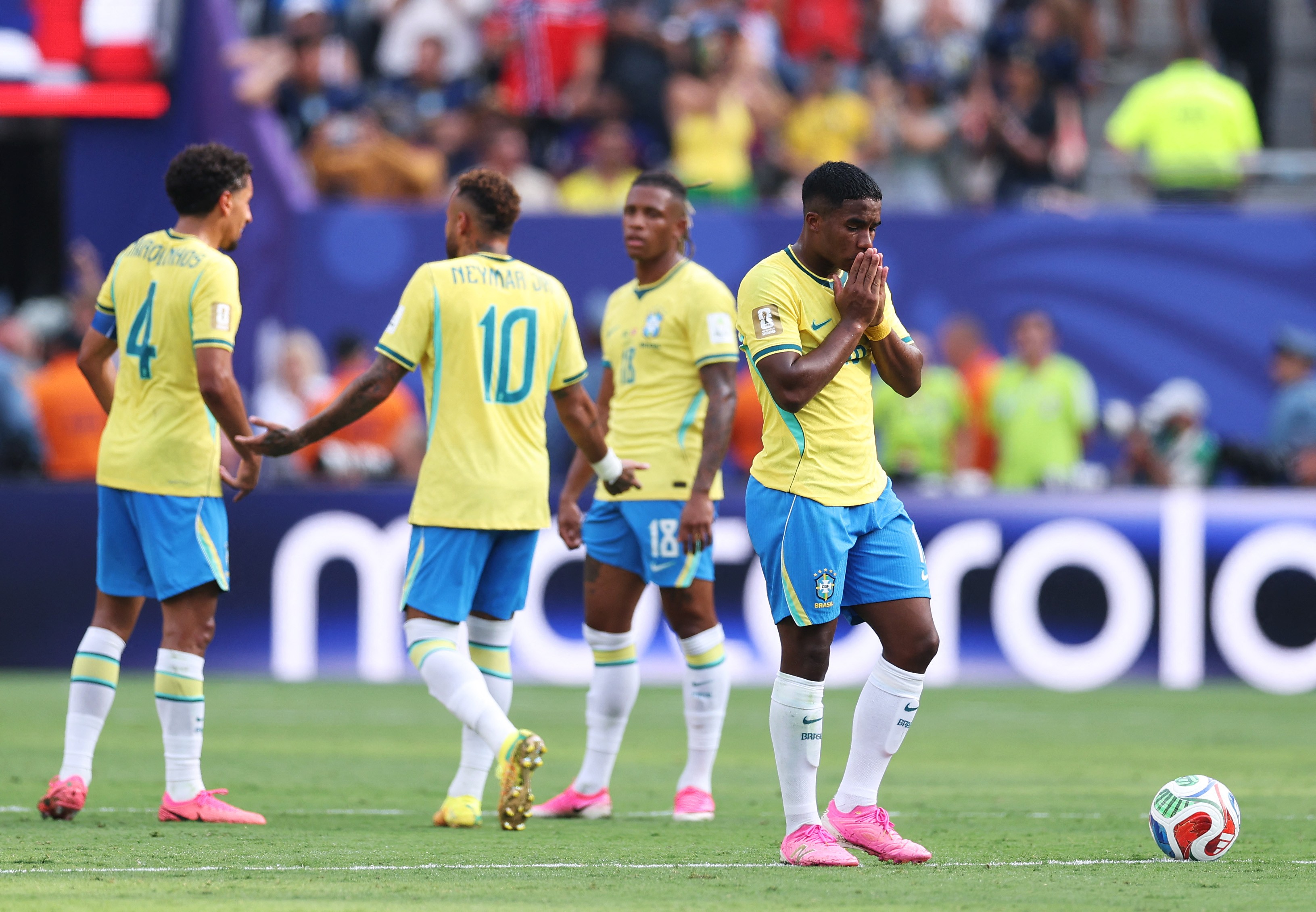 Brasil registra menor posse de bola em Copas e é eliminado
