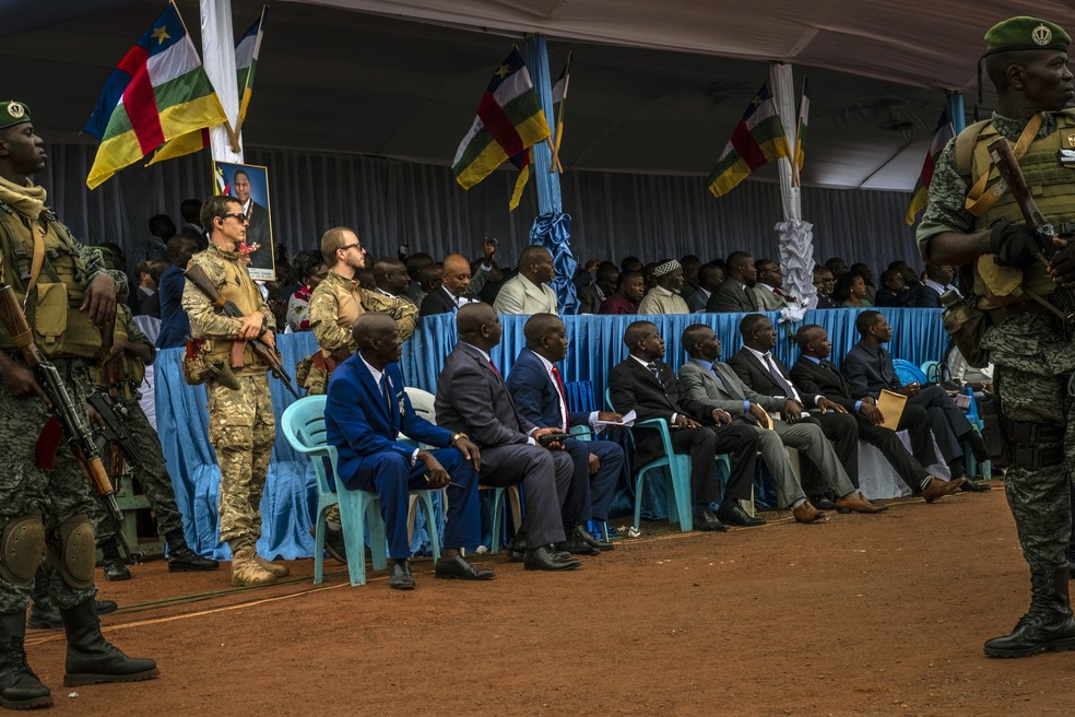 Mercenários do Grupo Wagner acompanham parada militar em Bangui, na República Centro-Africana — Foto: Ashley Gilbertson/The New York Times