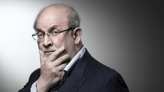 Salman Rushdie: Ataque a autor chama atenção para a perseguição a obras literárias