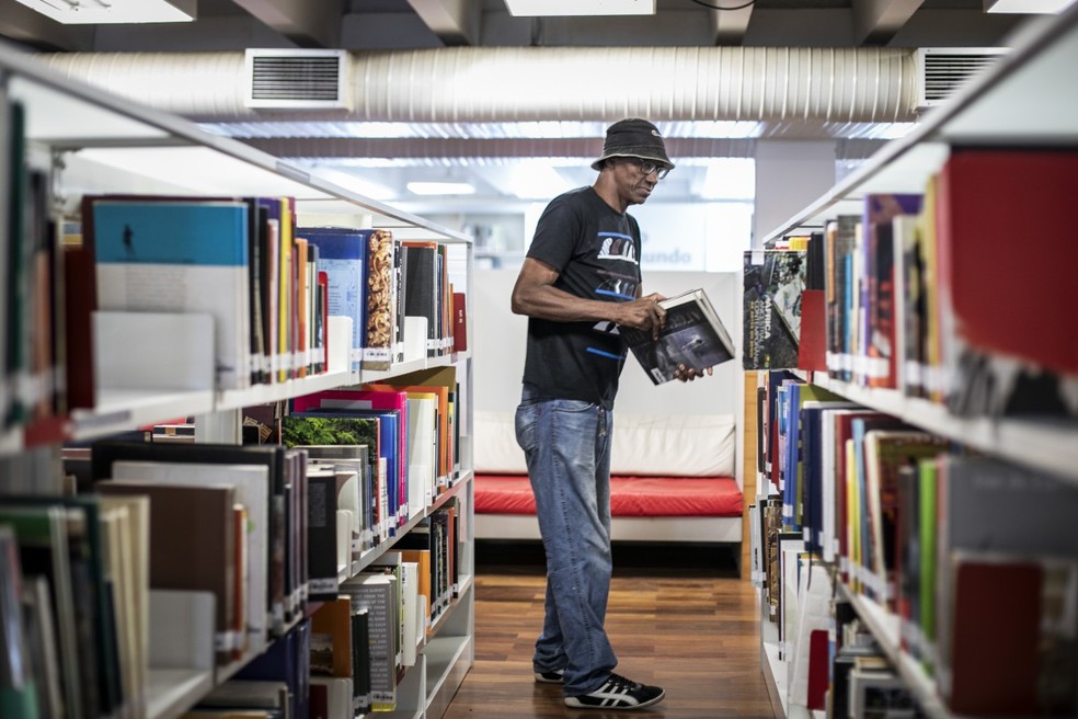 José Carlos da Silva é um dos frequentadores assíduos da biblioteca do Parque do Estado: já foram lidos mais de três mil livros – Foto: Guito Moreto