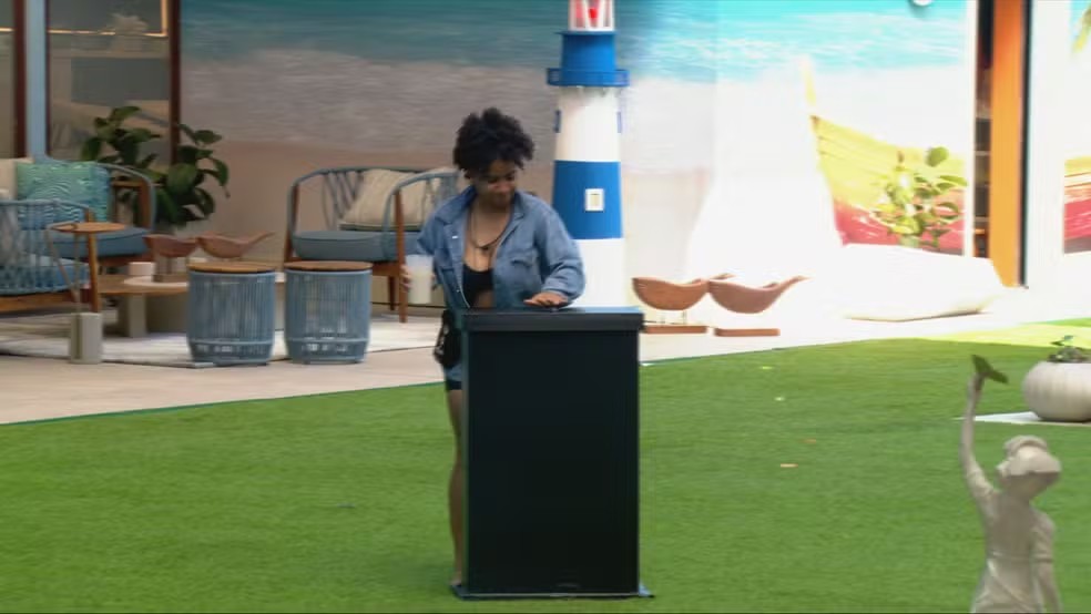 'BBB 26': Milena aperta botão misterioso. Saiba qual poder ela terá