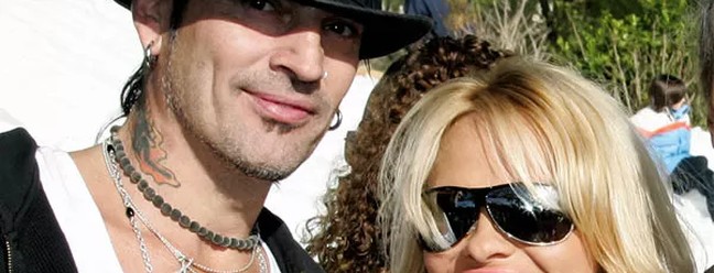 Em 2002, 14 anos após a separação, Tommy Lee e Pamela Anderson entraram em acordo e concordaram com guarda compartilhada de Dylan e Brandon — Foto: Reprodução Internet