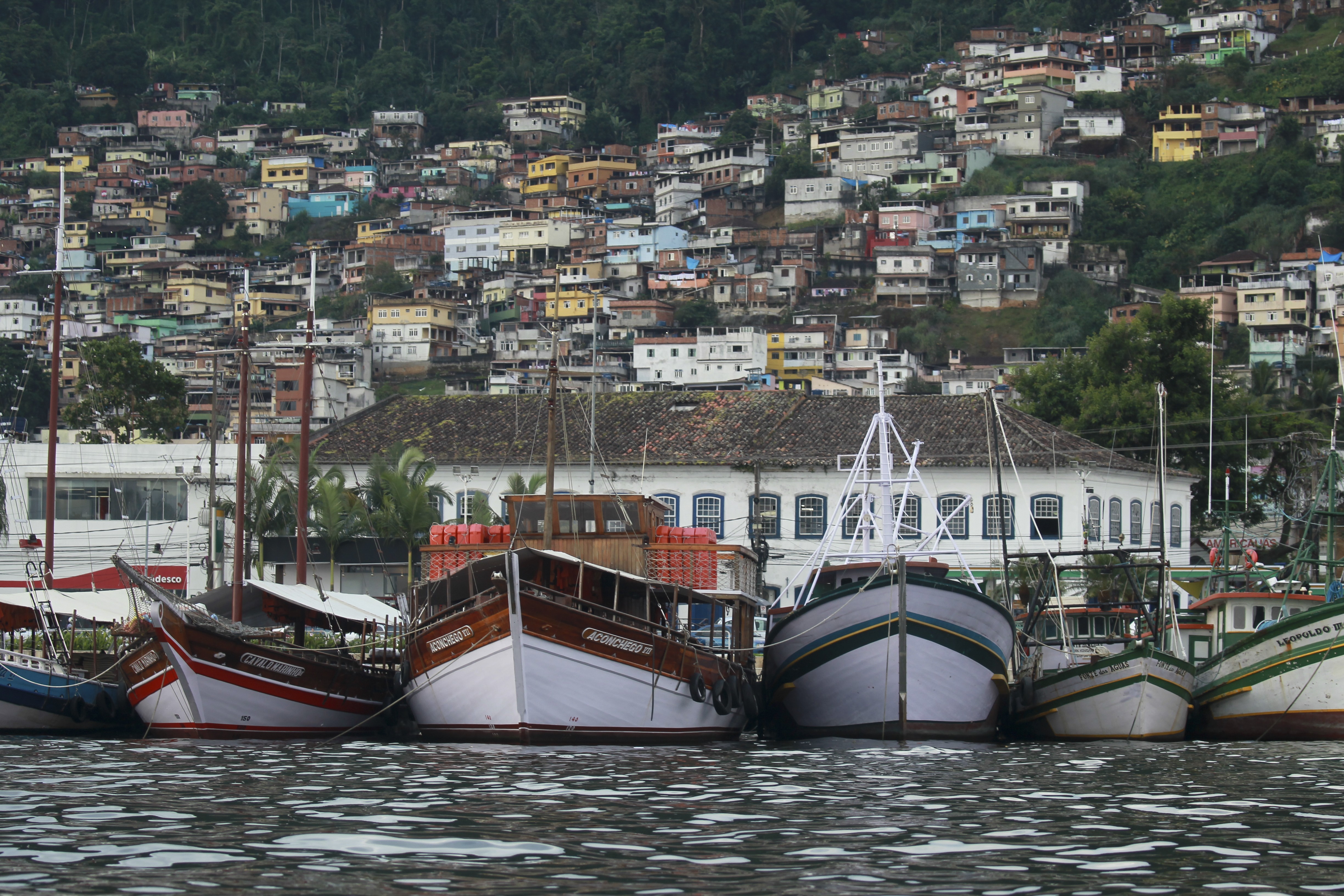 Capital perde favelas, mas interior do RJ tem aumento; Angra, Arraial do Cabo e Teresópolis estão entre as mais favelizadas pelo Censo 2022