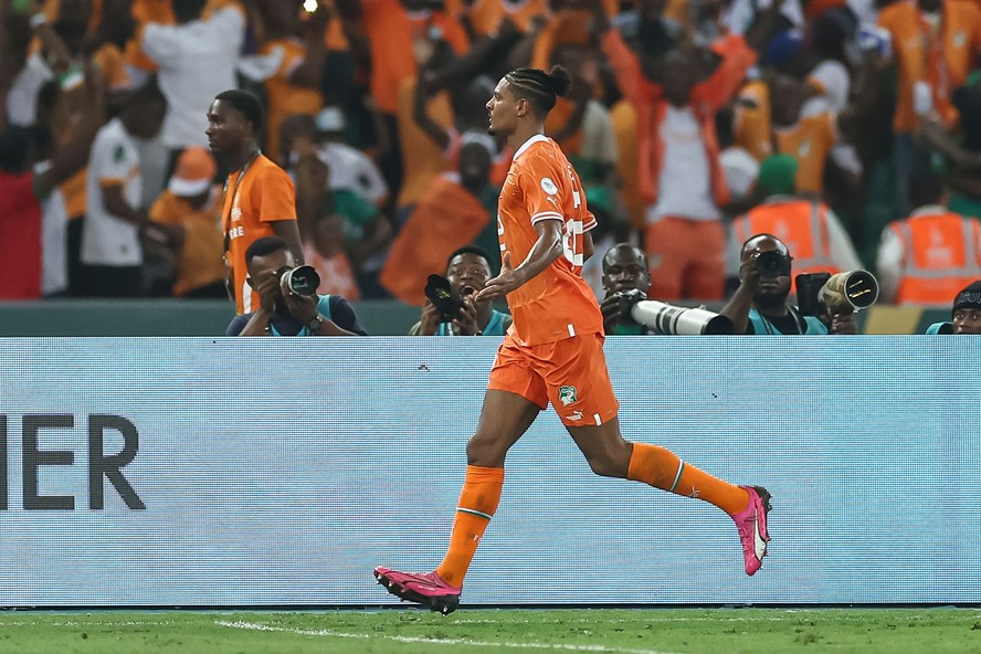Sébastien Haller fez o gol da virada da Costa do Marfim