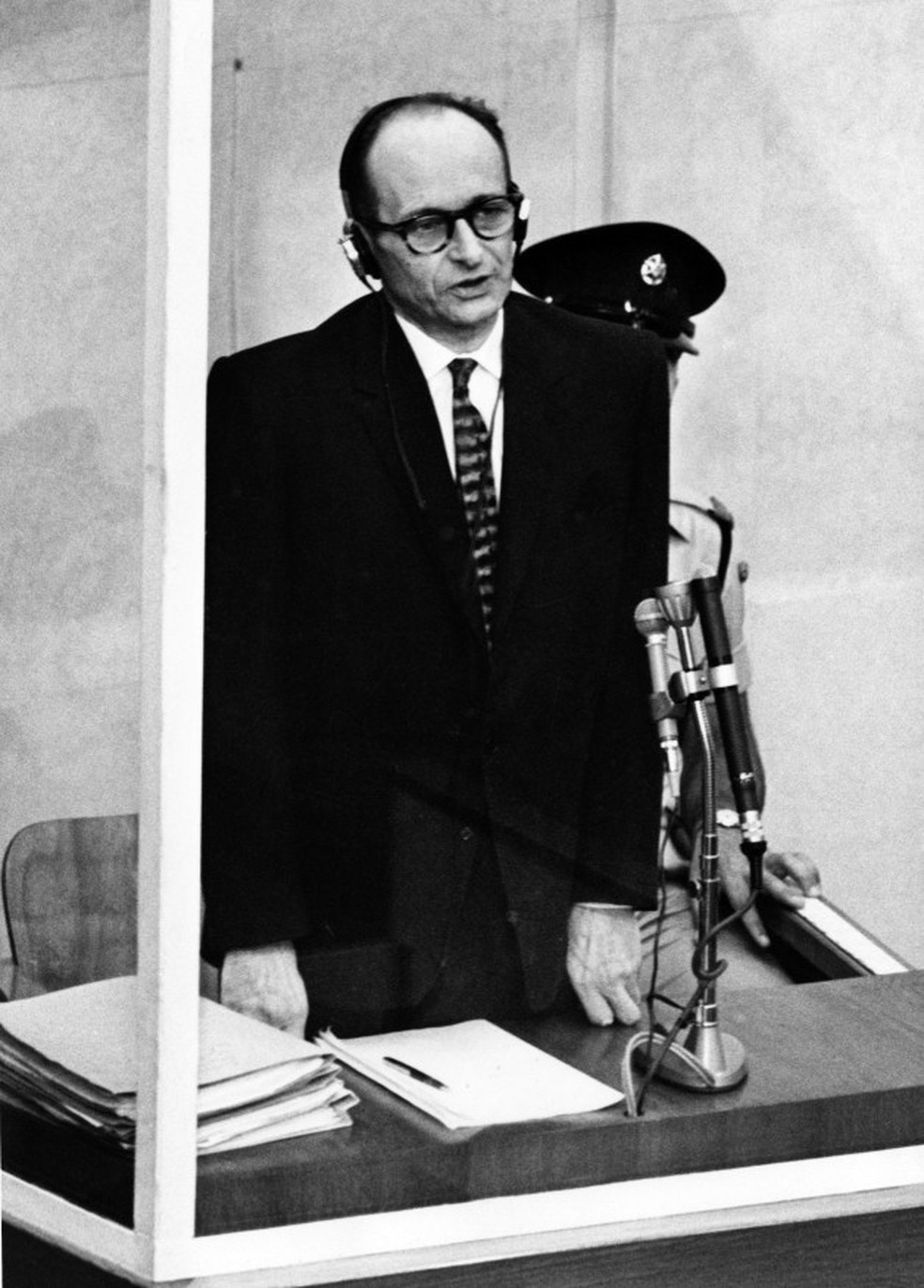 O criminoso de guerra, Adolf Eichmann. Nazista foi capturado pelo Mossad em 1961 e levado à julgamento em Jerusalém — Foto: AFP