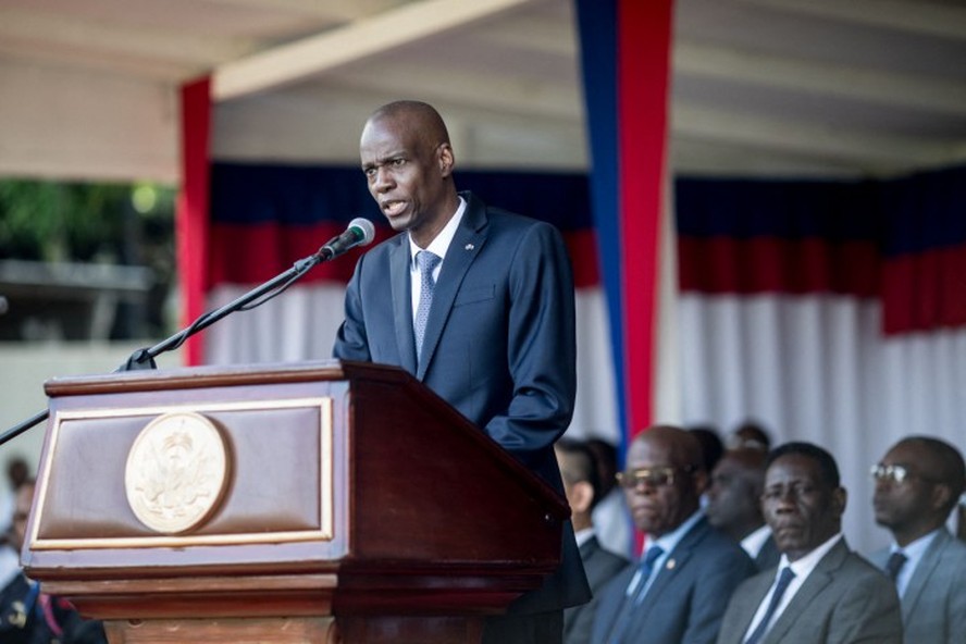 Foto de arquivo tirada em 2019 mostra o presidente haitiano Jovenel Moïse em discurso durante parada militar em Porto Príncipe, no Haiti